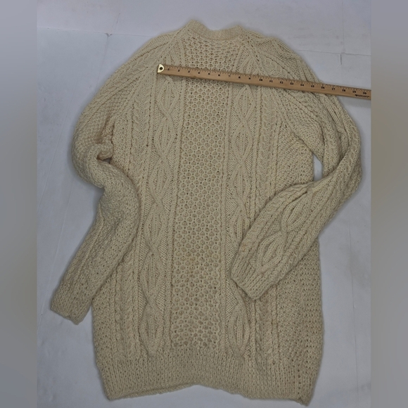 Cozy Cream Cable Knit Women's Sweater.  Med/lg - Picture 8 of 9